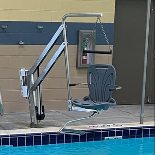 Traveler ADA Pool Lift with new Ergonomic Pool Seat-1