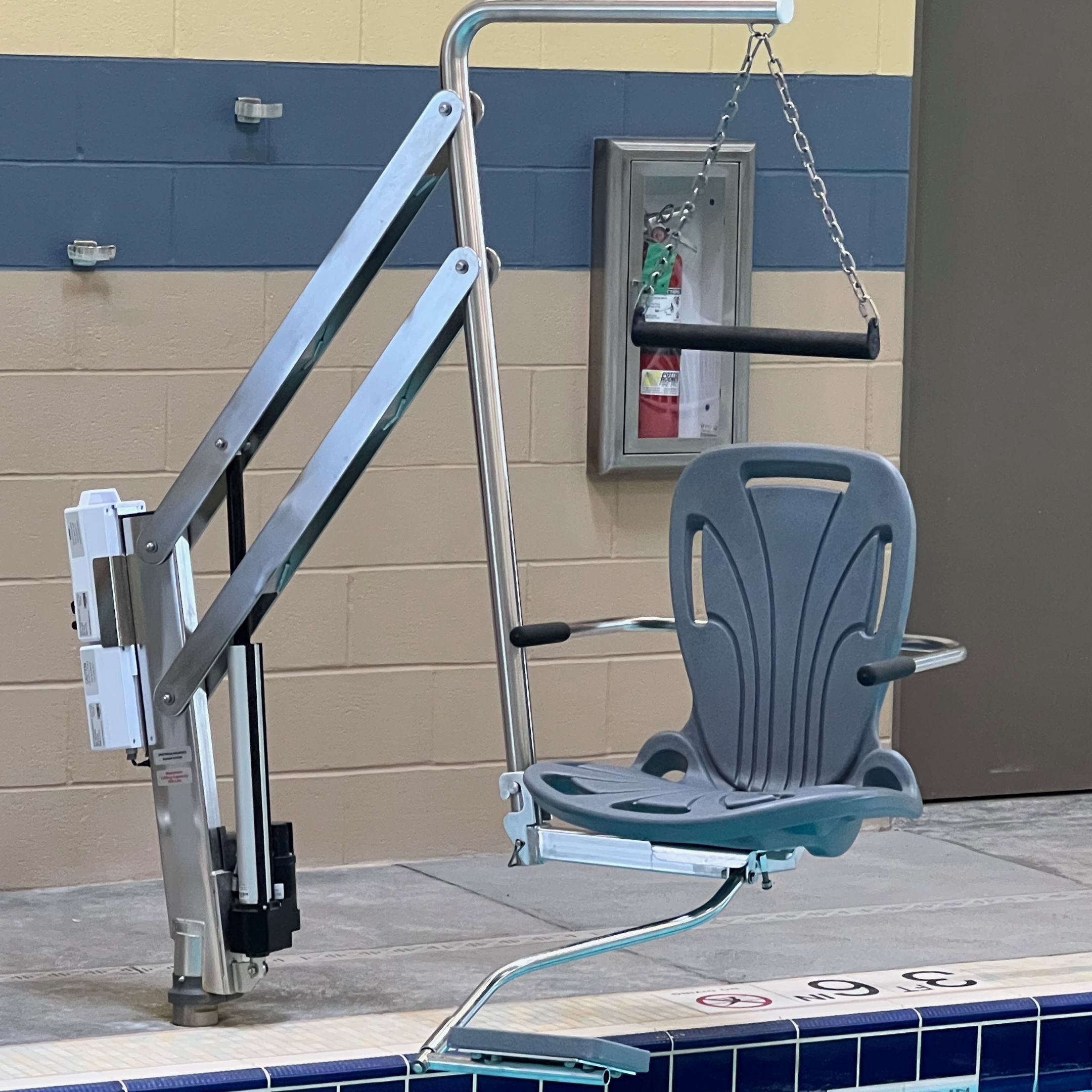 Traveler ADA-compliant Pool Lift with new Ergonomic Seat