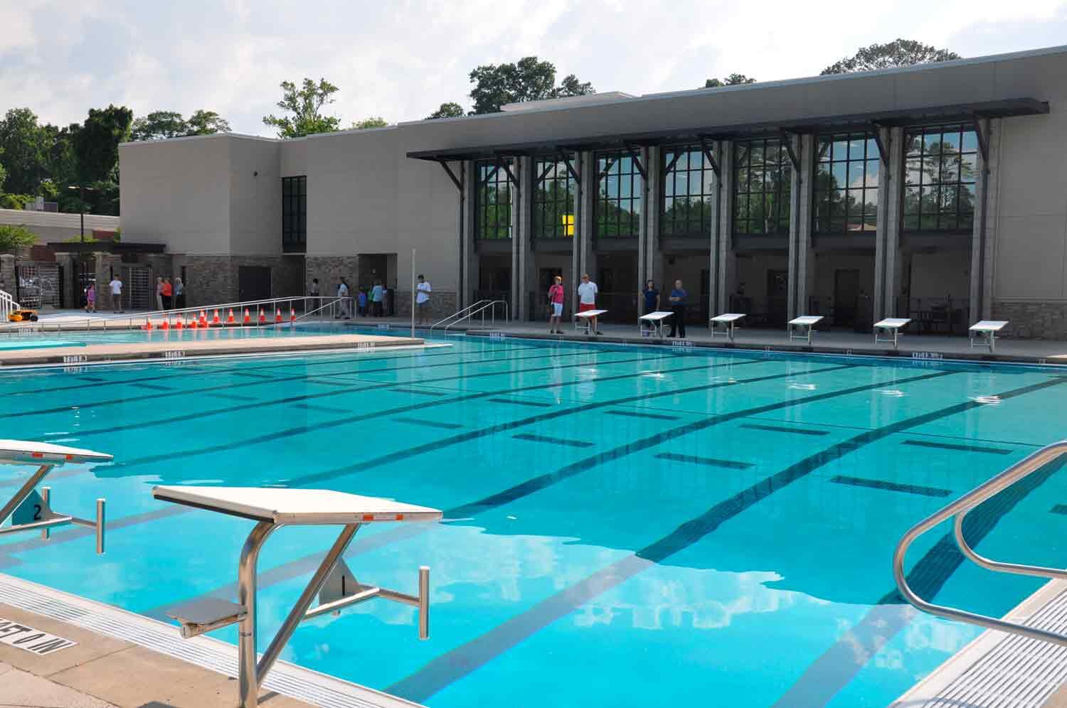 Growler Swim starting blocks at outdoor pool