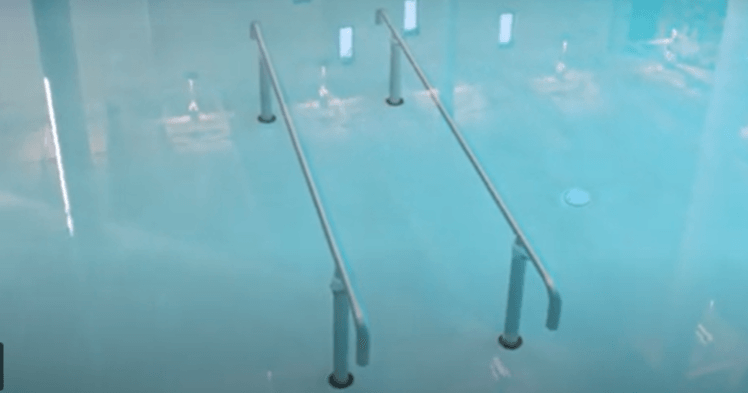 Underwater parallel bars
