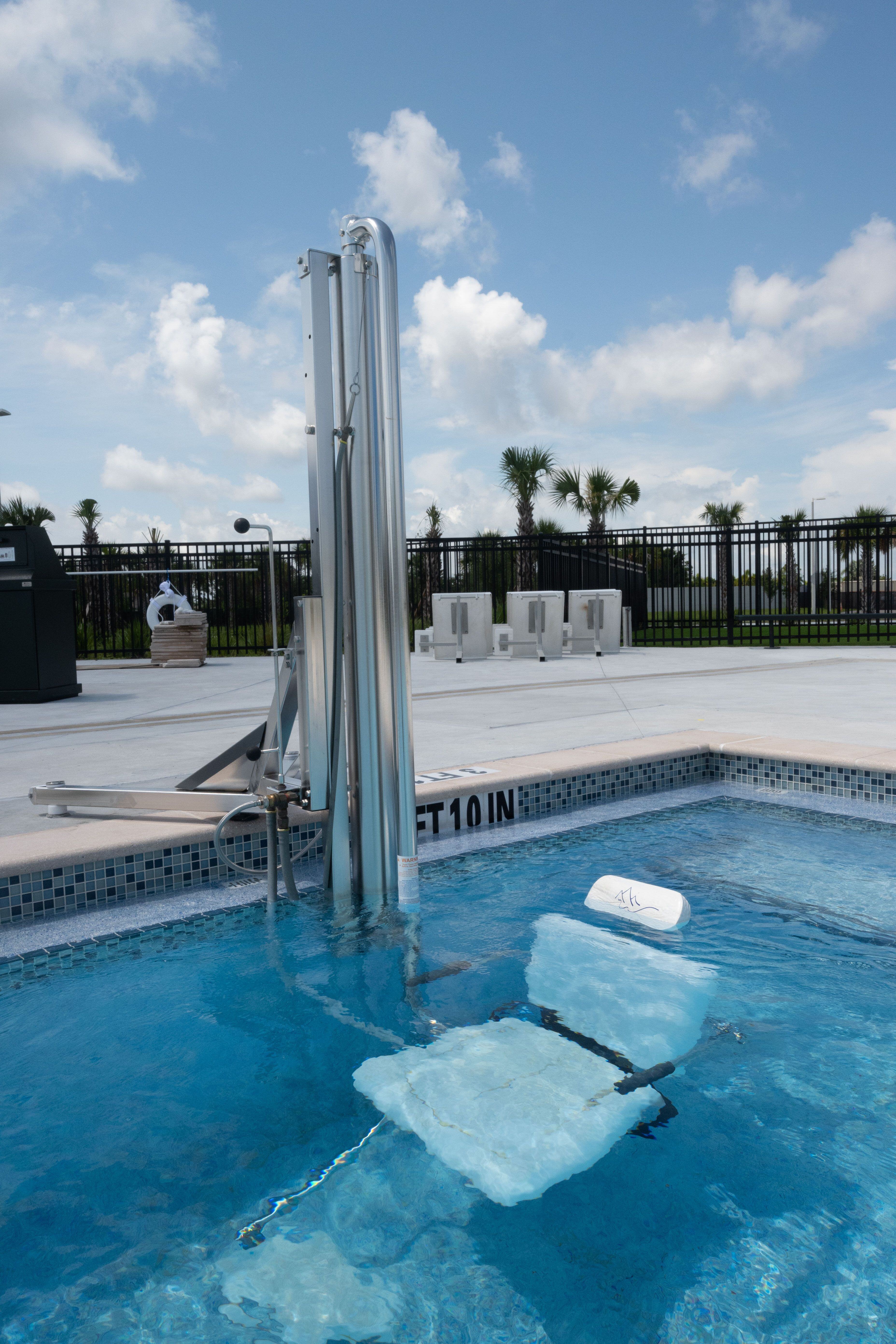 Lolo Water Powered Pool Lift underwater