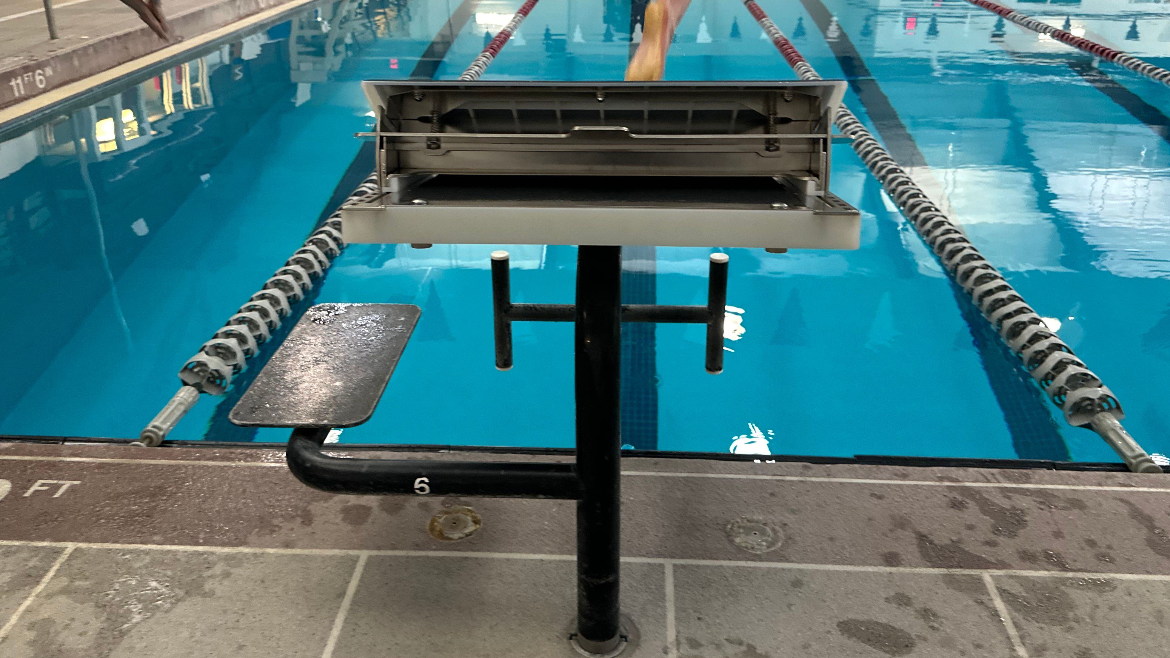 Rapid Lock paddle-style wedge locking mechanism on Sprint swimming starting block