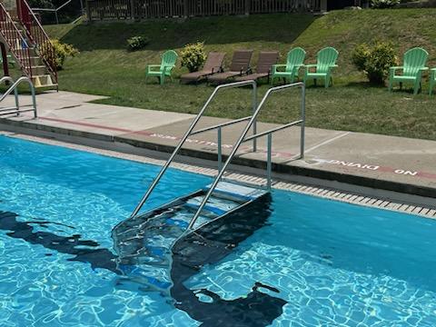 4-Step Bozeman Therapy Steps in outdoor pool